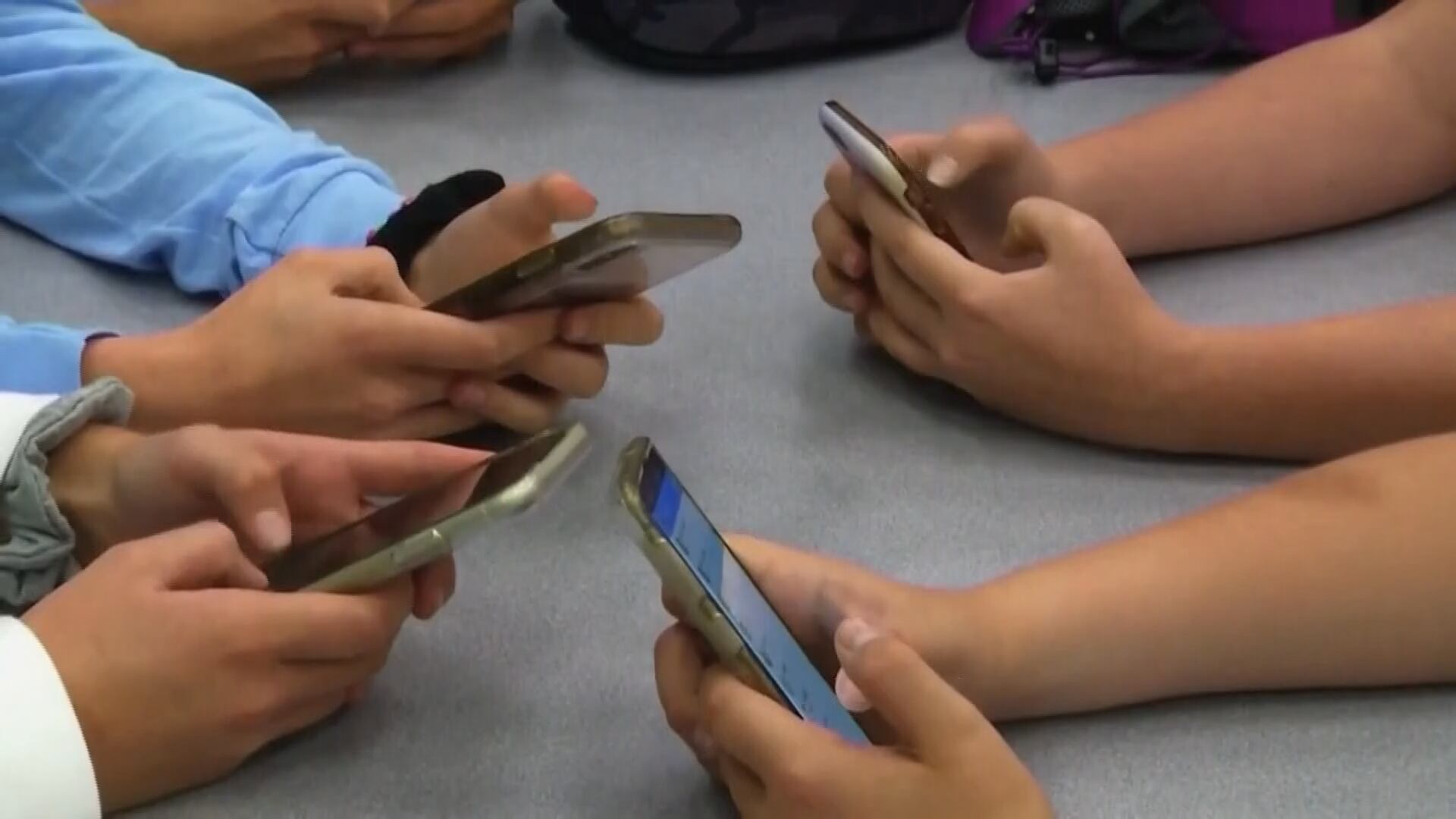House passes 'Bell to Bell, No Cell' policy for Kansas students