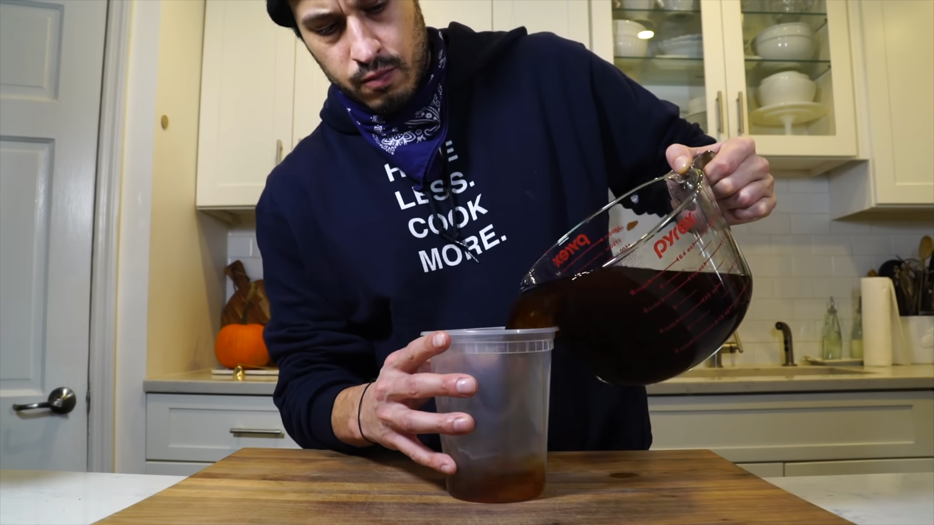 How to make vegetable broth from food scraps