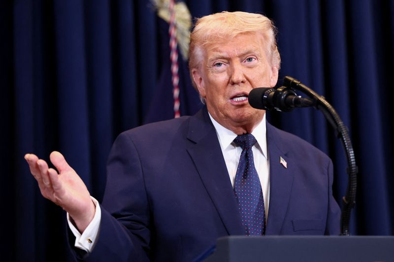 New refinery planned on US border, says Trump<br>