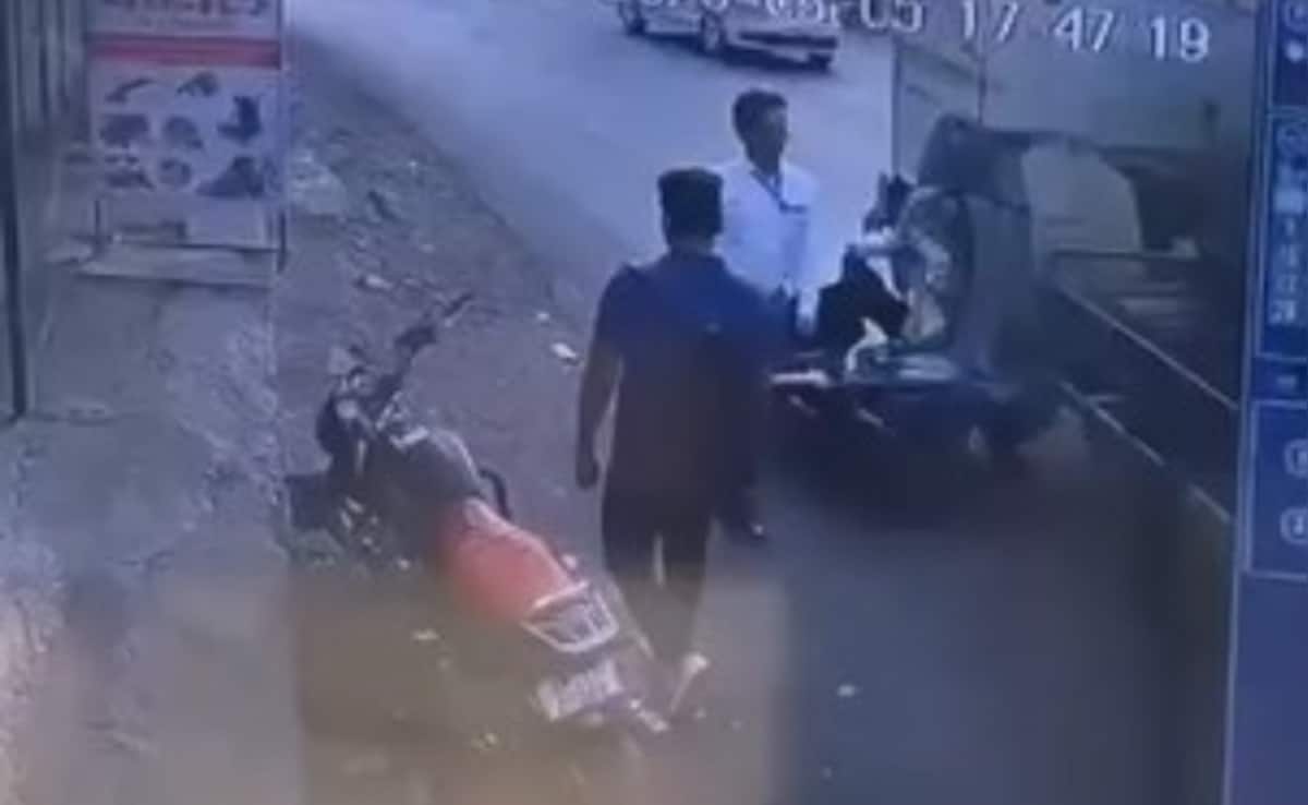 On camera, 18-year-old girl dies after truck hits scooter in Pune