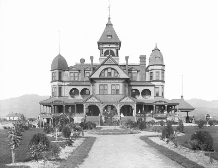 39 Remarkable Buildings That No Longer Exist
