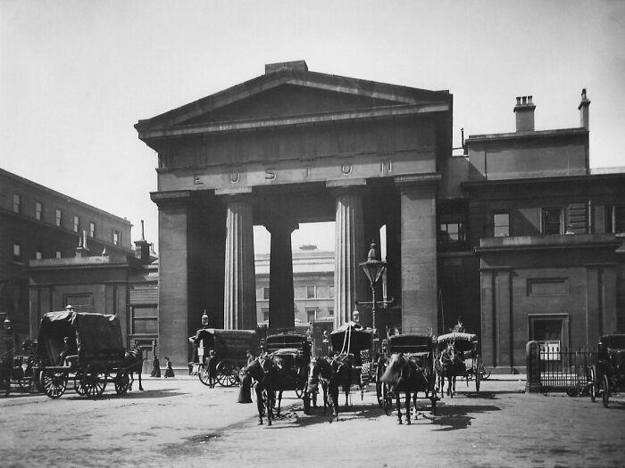 39 Remarkable Buildings That No Longer Exist
