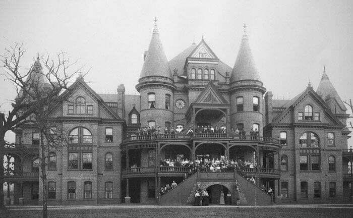 39 Remarkable Buildings That No Longer Exist