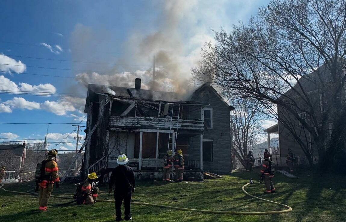 No one injured in SE Roanoke house fire