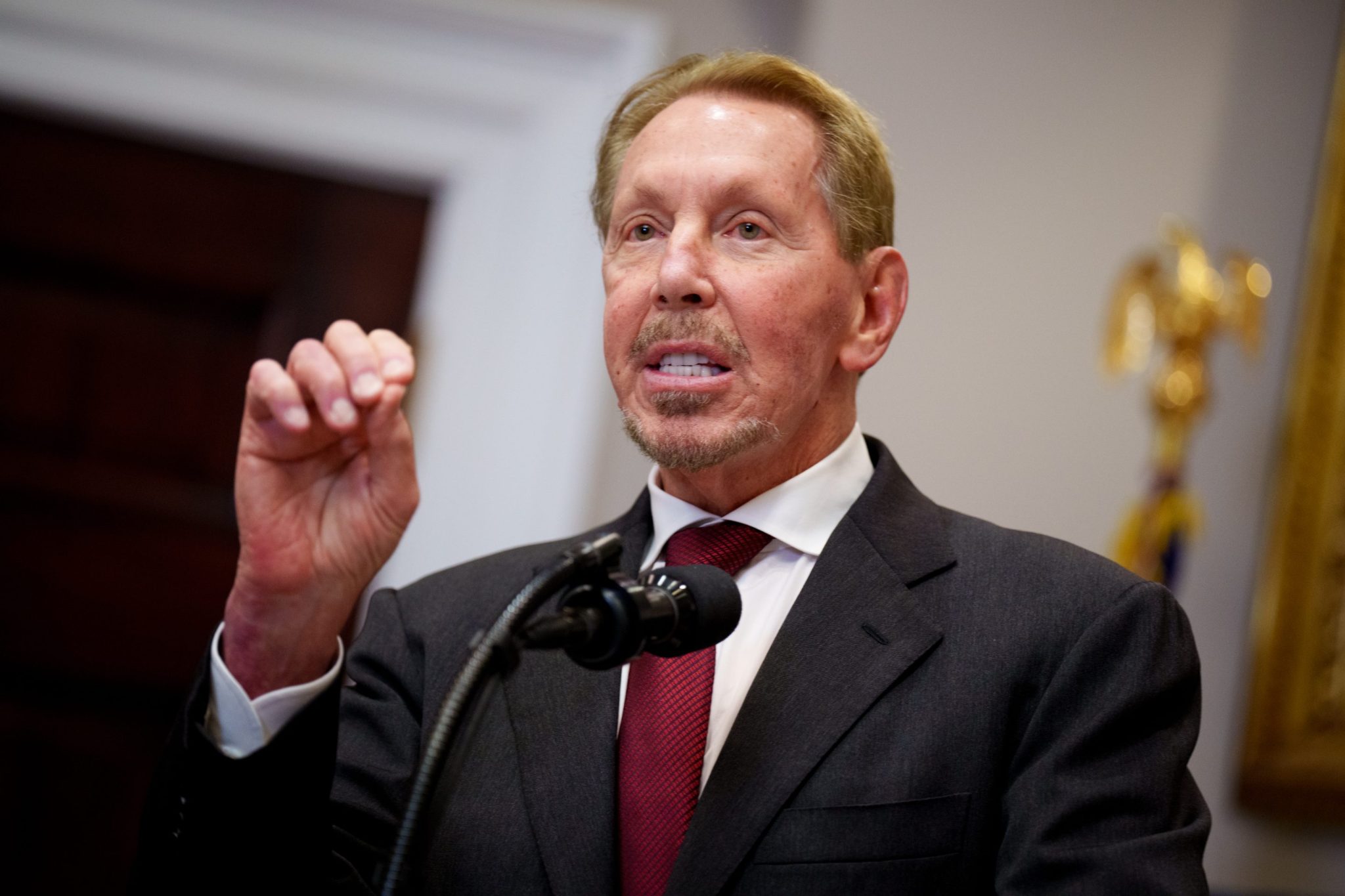 Oracle blows investors away with 22% hyper growth—but cash flow ...