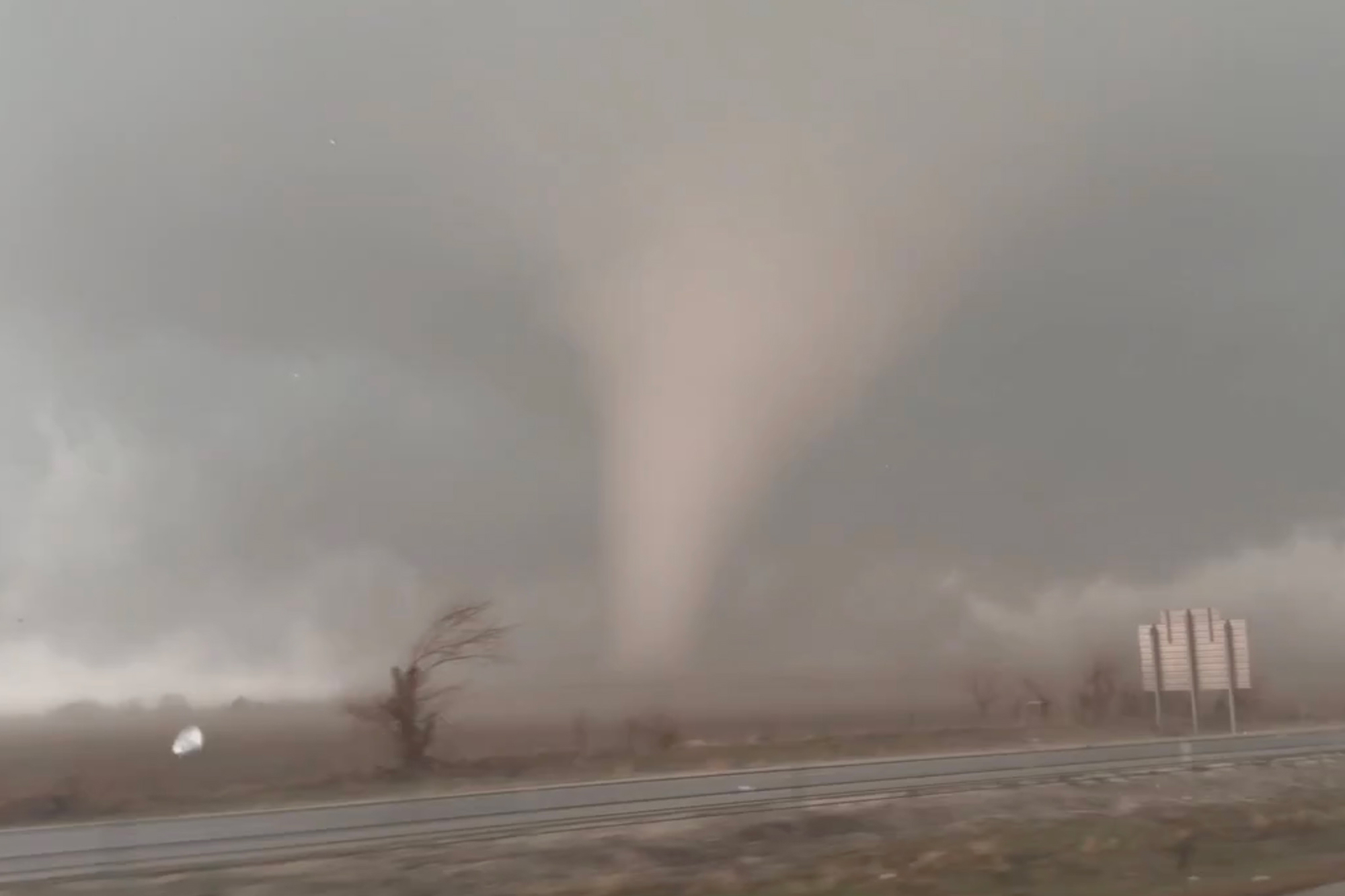 Giant tornado rips through city just south of Chicago, causing significant damage to area<br><br>