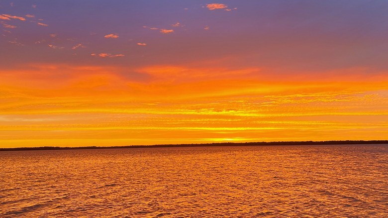 Illinois' largest inland lake is renowned for fishing and surrounded by ...