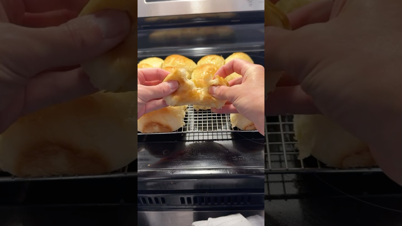 Amazing homemade soft dinner rolls for Easter dinner