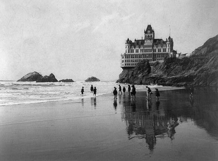 39 Remarkable Buildings That No Longer Exist