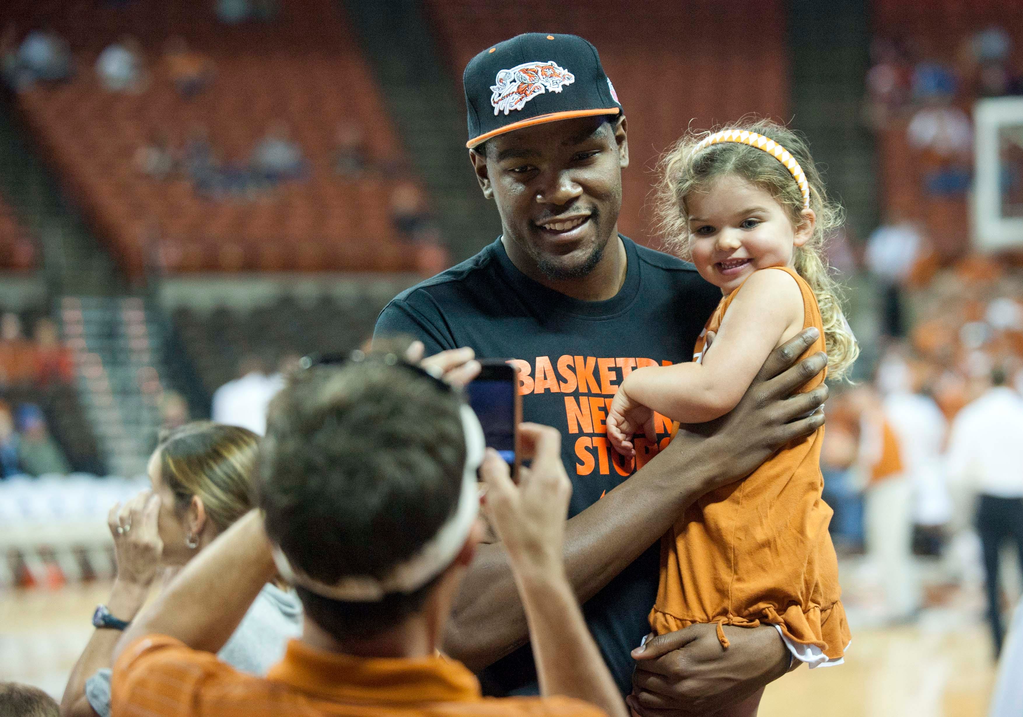 Texas Longhorns teams with Kevin Durant to from new NIL Partnership