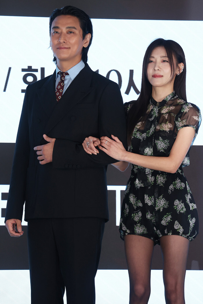 S. Korean actor Joo Ji-hoon and actress Ha Ji-won<br>