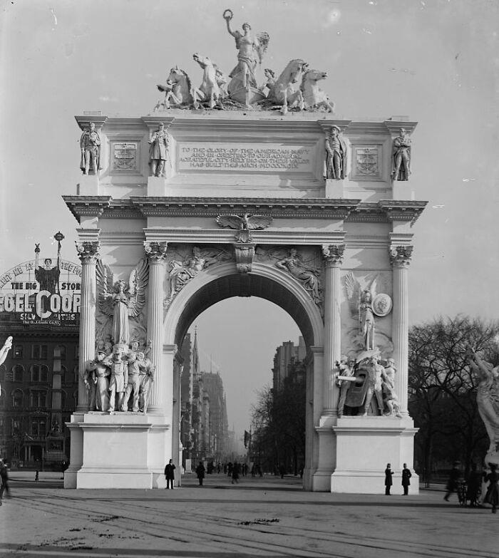 39 Remarkable Buildings That No Longer Exist
