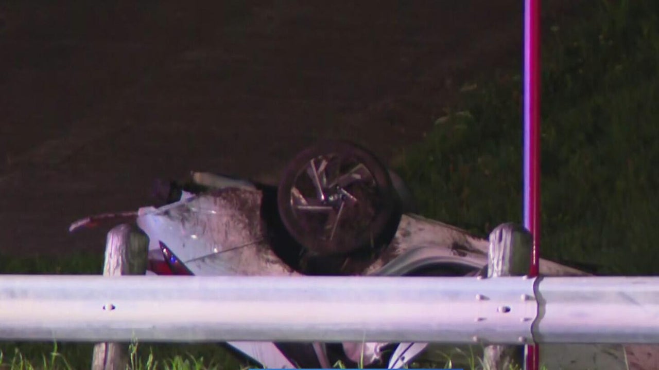 Driver hospitalized after police chase in Irving ends in crash
