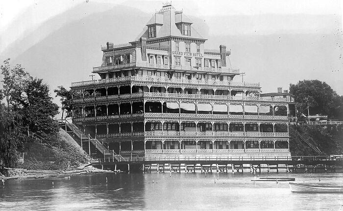 39 Remarkable Buildings That No Longer Exist