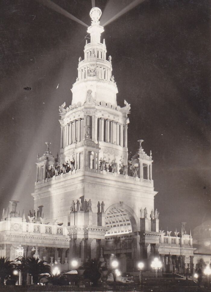 39 Remarkable Buildings That No Longer Exist