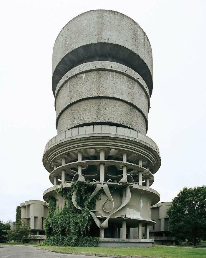 39 Remarkable Buildings That No Longer Exist