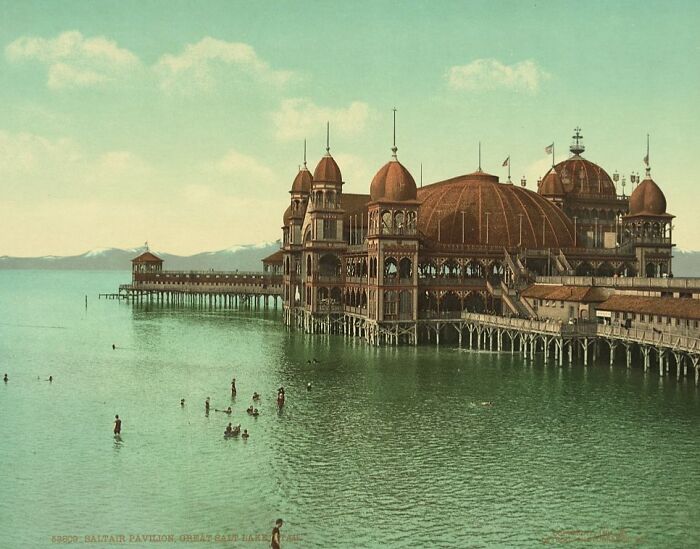 39 Remarkable Buildings That No Longer Exist