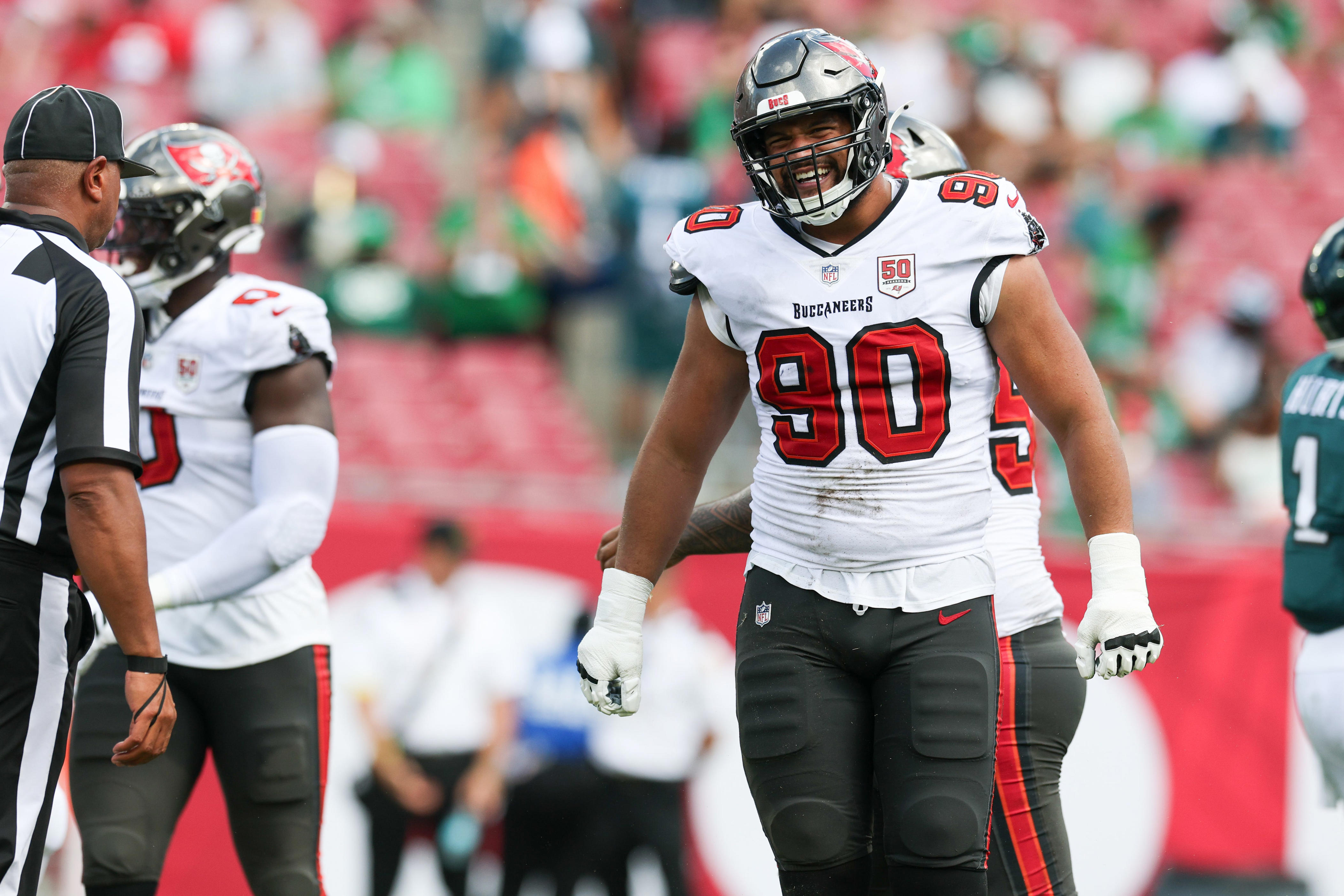 NFL world reacts to Texans' signing of Buccaneers DL Logan Hall