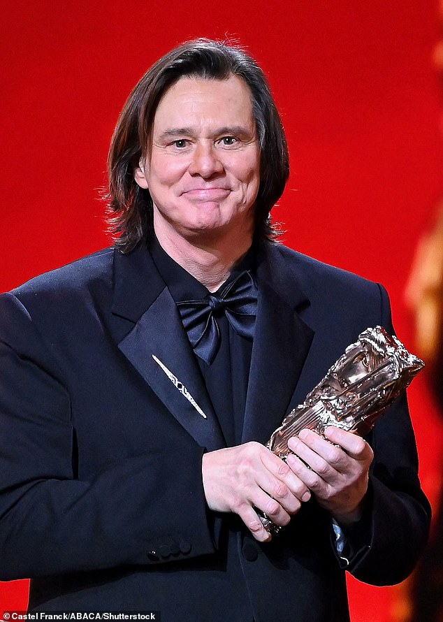 Jim Carrey's unrecognizable new face is defended by celebrity plastic ...