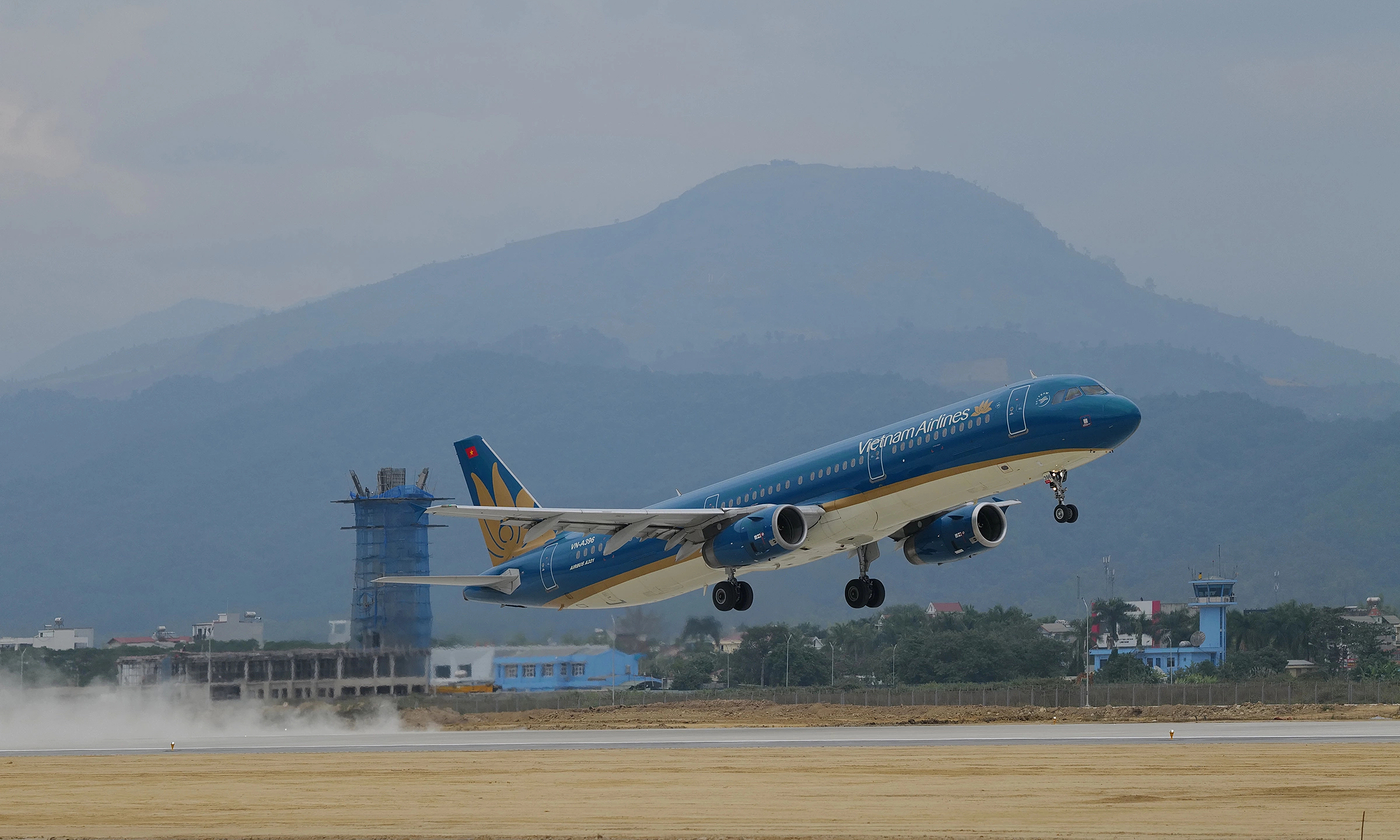 Vietnam's airline costs jump 60-70% as Middle East conflict triples jet ...