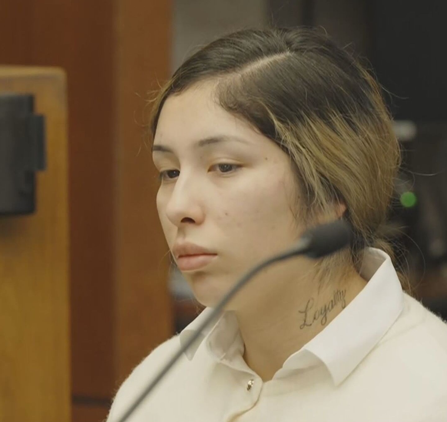 Mẹ bị phạt 15 năm tù vì bỏ con một tuổi trong ôtô để đi tiêm filler môi