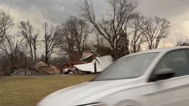 Suspected tornado devastates communities in northeast Illinois<br><br>