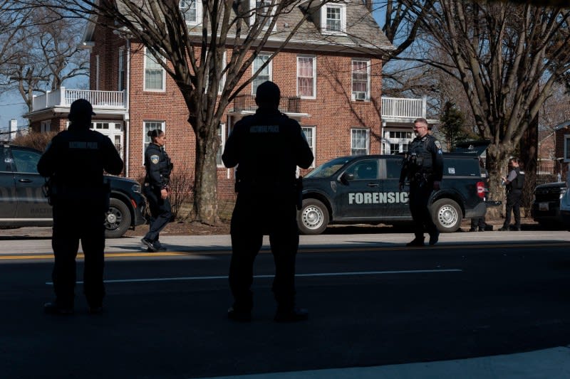 Officer injured, suspect killed in Baltimore hostage standoff<br><br>