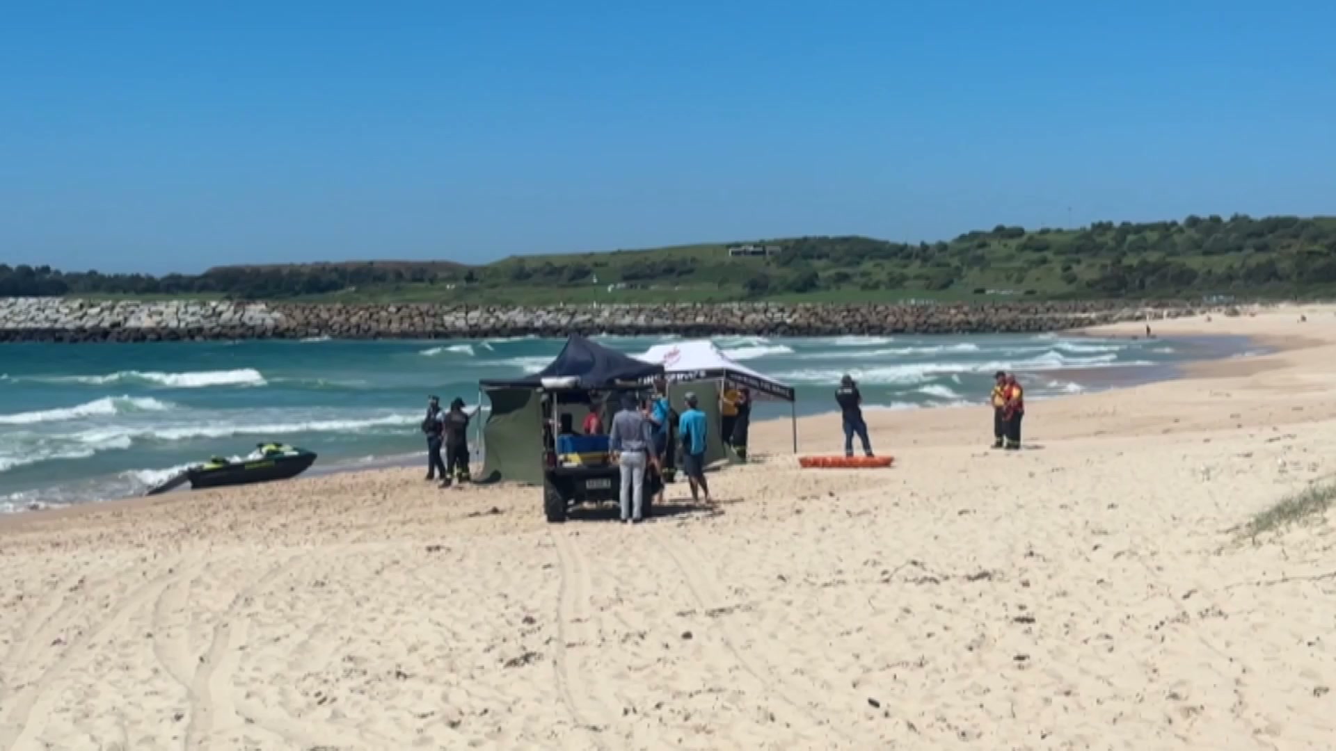 Two holidaymakers in their 60s have drowned at Shellharbour, NSW