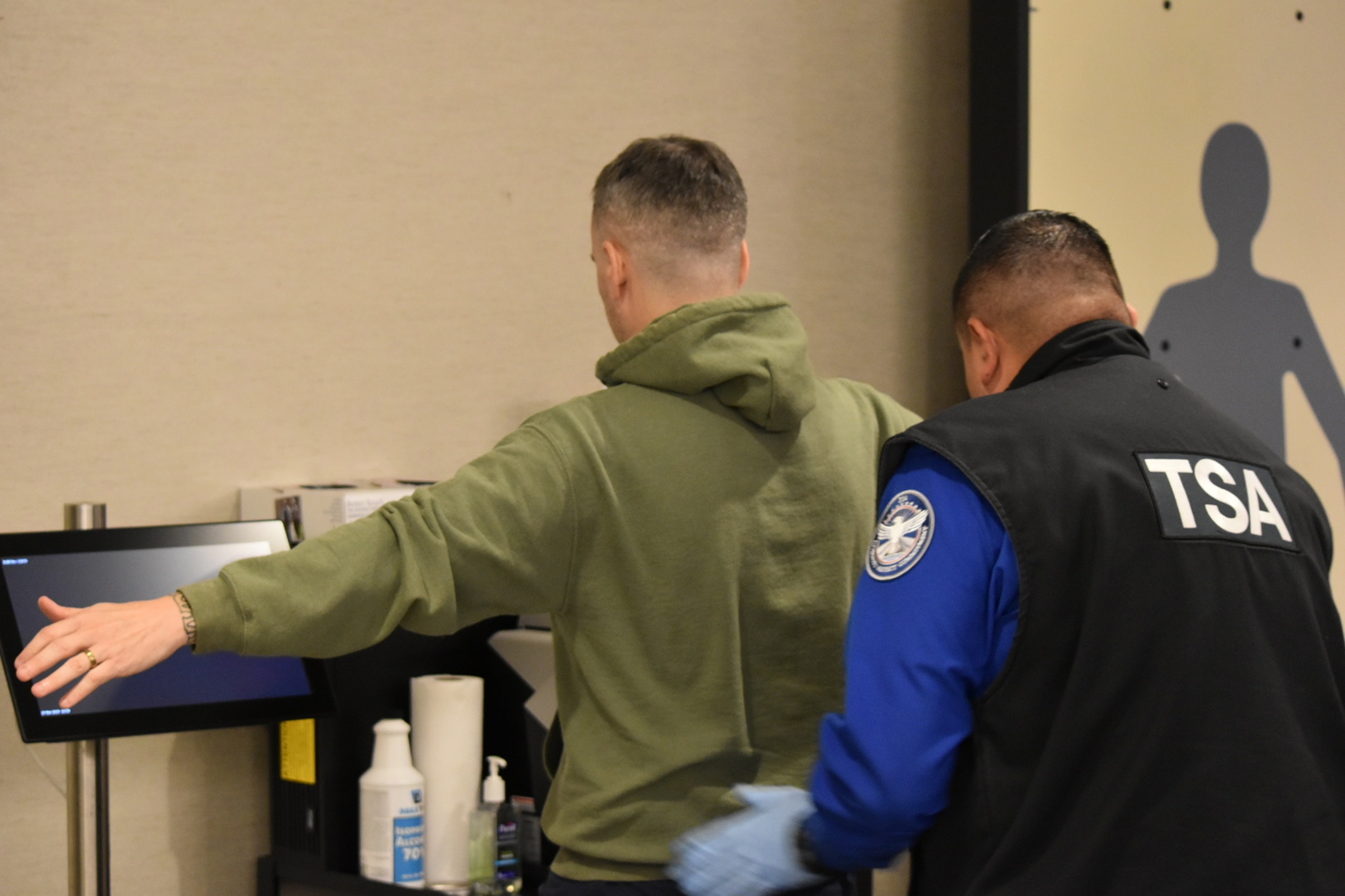 TSA absences double during shutdown, 300 officers quit, security lines ...