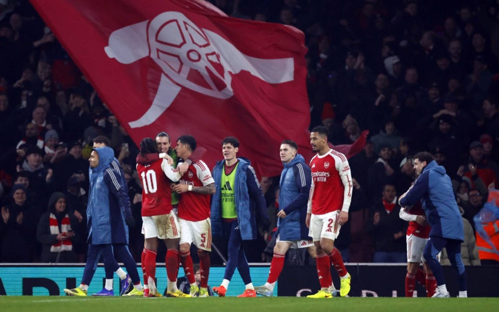 Arsenal seek back-to-back London derby wins as City close in