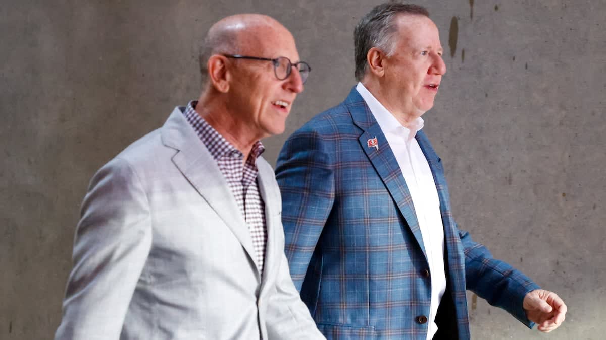 Bucs players give high marks to coaches, low marks to owners