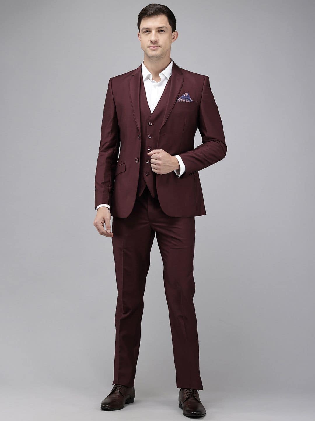 Elegant men's suits to elevate formal style