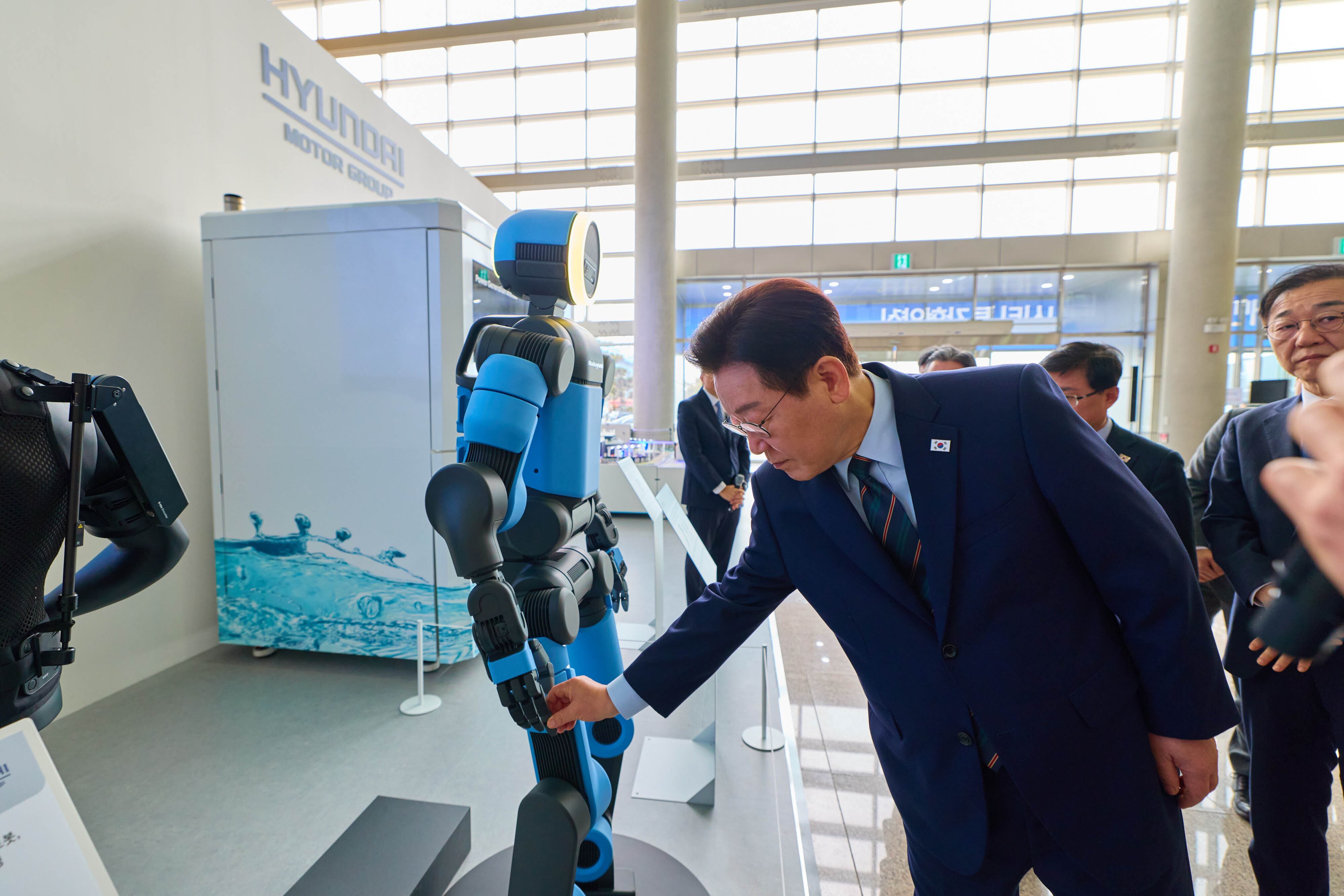Jeonbuk launches 1 trillion won physical AI hub project