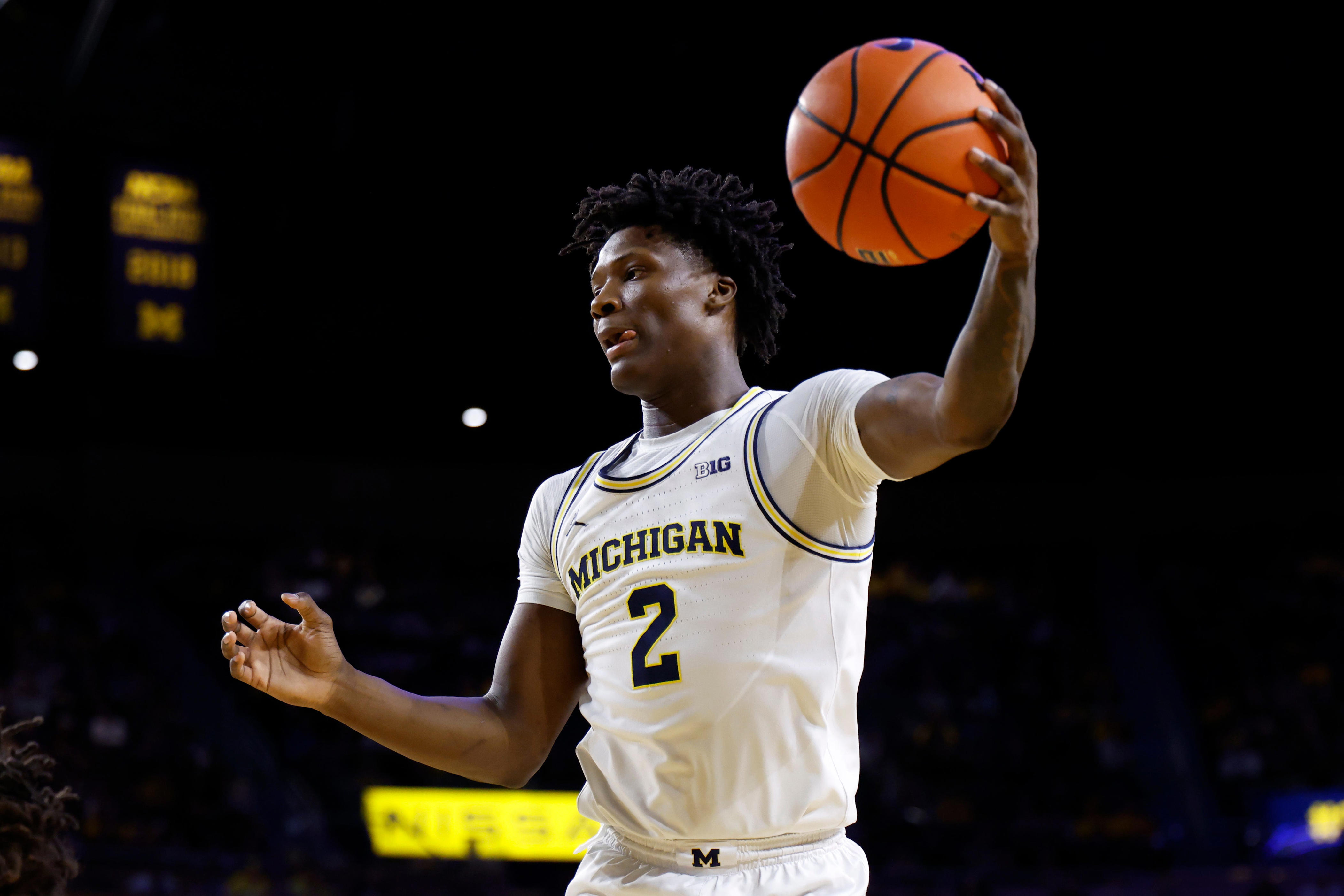 Michigan guard LJ Cason out for season after tearing ACL vs Illinois