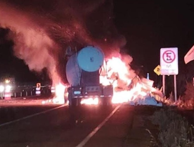 Choque entre dos camiones en la Ruta 5 Norte deja un fallecido y una ...