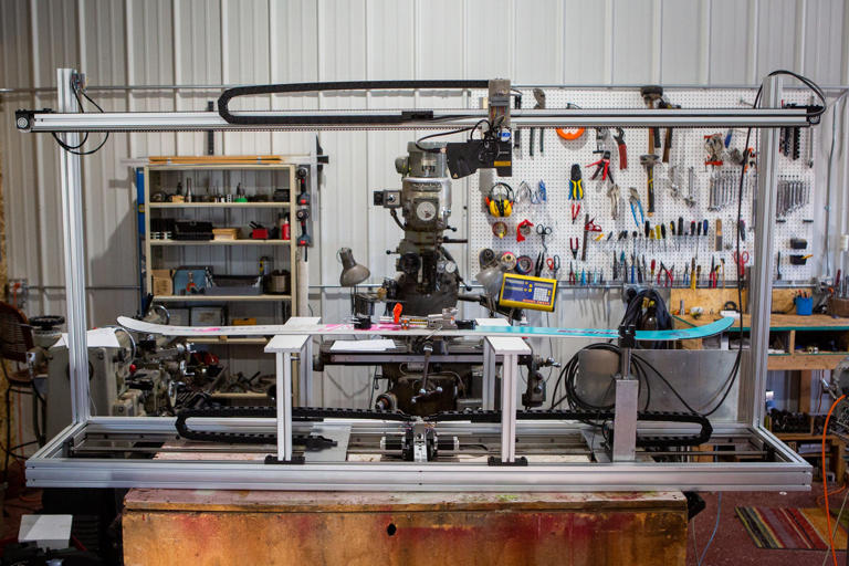 We built a custom machine to finally solve the mystery of ski flex