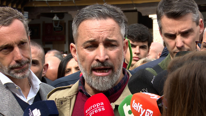 Abascal culpa a Sánchez de lanzar señuelos como el Emérito y a Feijóo ...