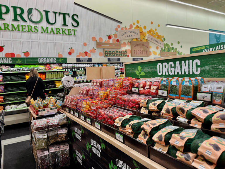 Sprouts opens in Daytona Beach, shoppers line up outside new store