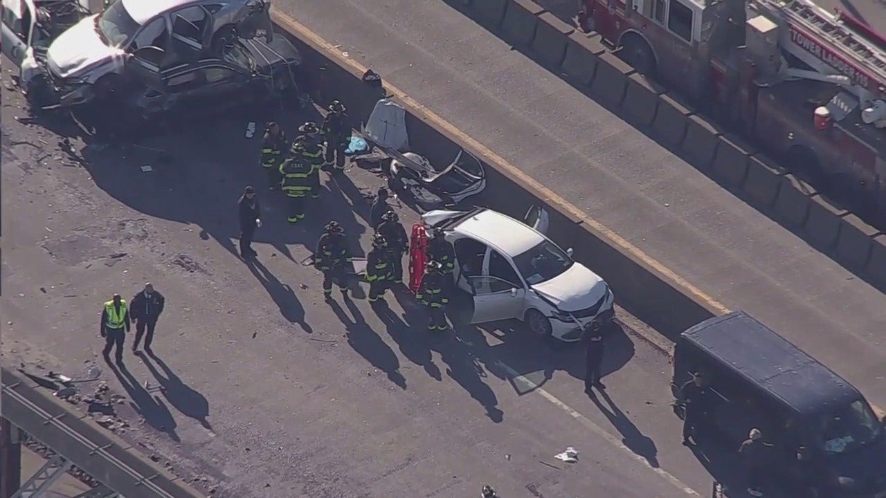4 injured in multi-car crash on Long Island Expressway Friday