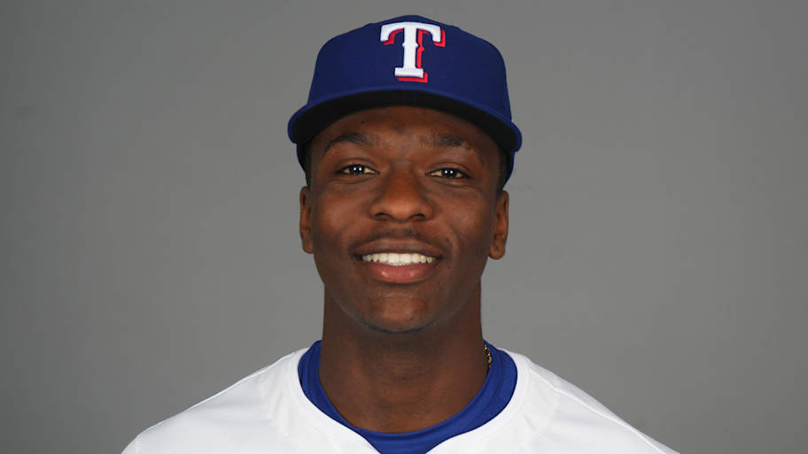 Star infielder named Rangers best power-hitting prospect amid injury news