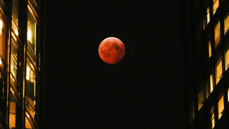 Total lunar eclipse to create blood moon visible across multiple continents