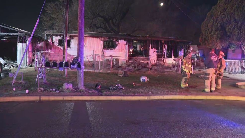 Oklahoma City firefighters put out mobile home fire near NW 10th and N ...