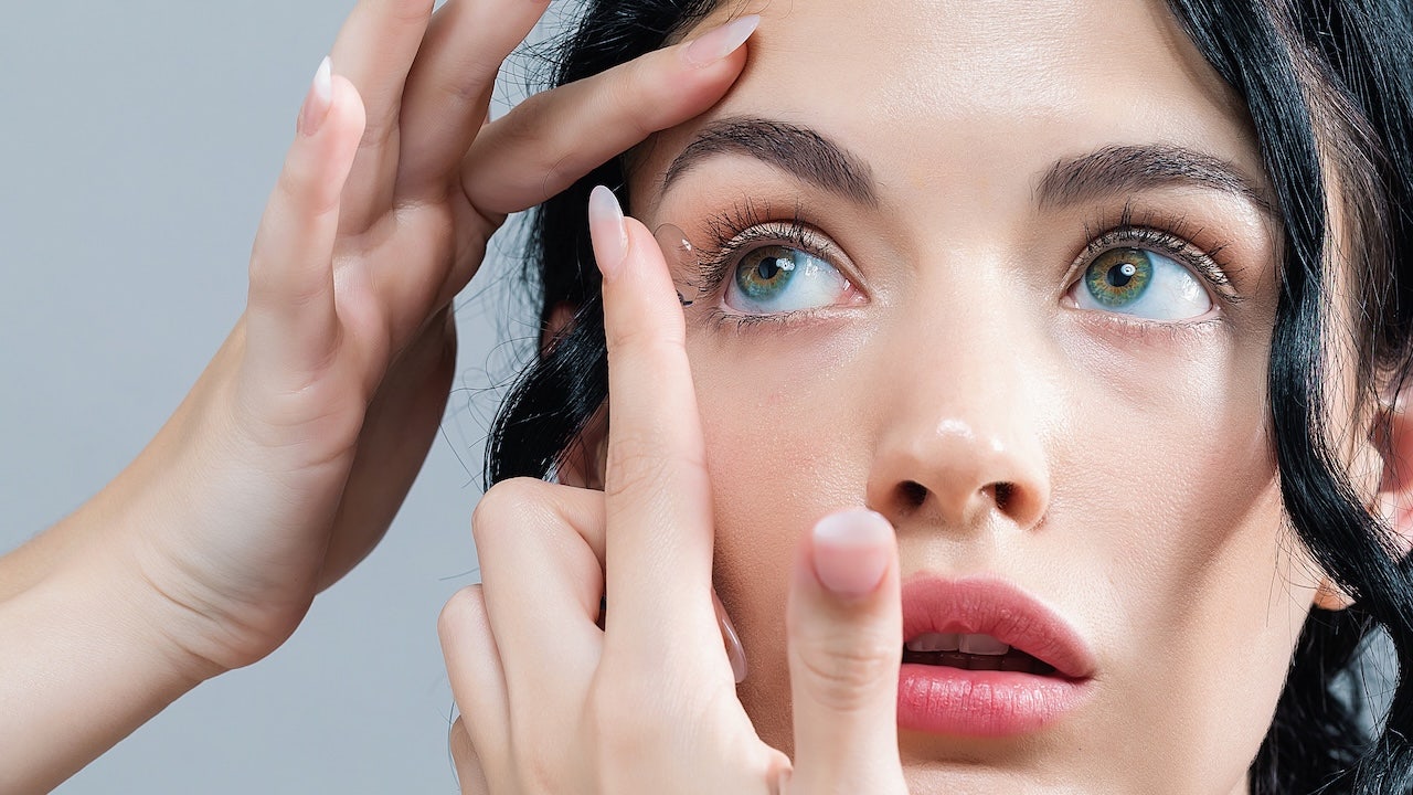 Save up to 30% on Acuvue, Air Optix and more contacts online