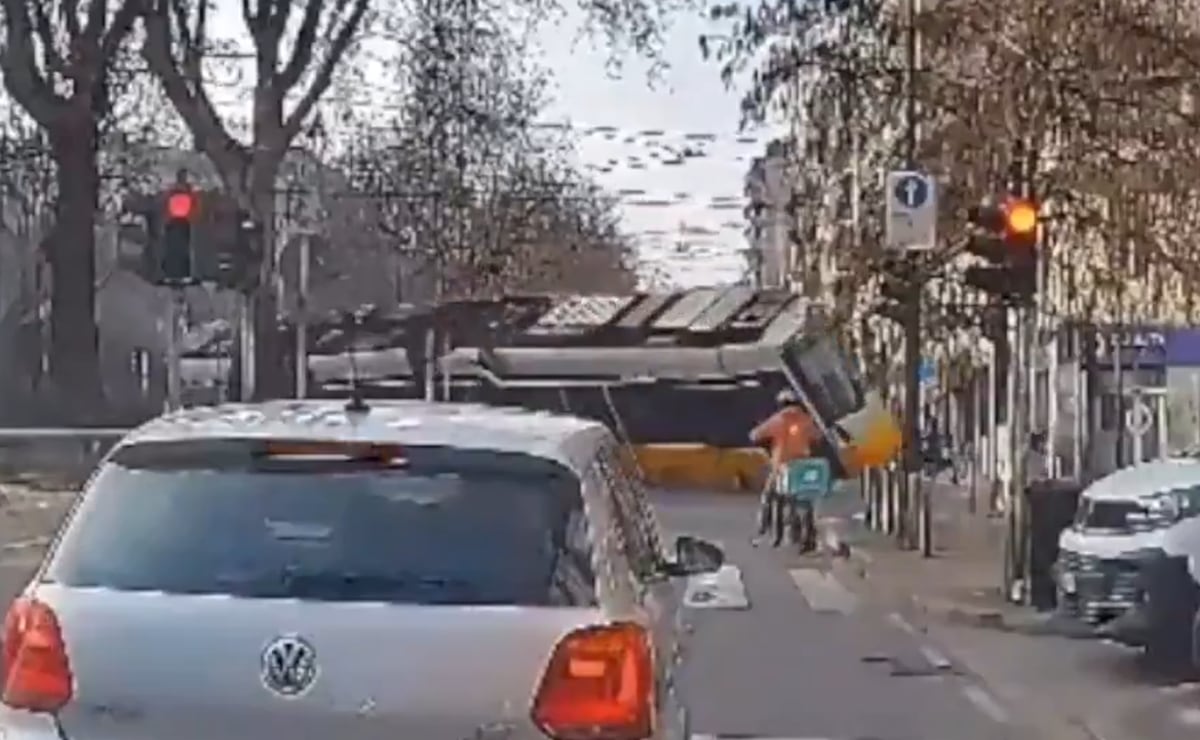 Video descarrila un tranvía en Milán; reportan al menos dos muertos y ...