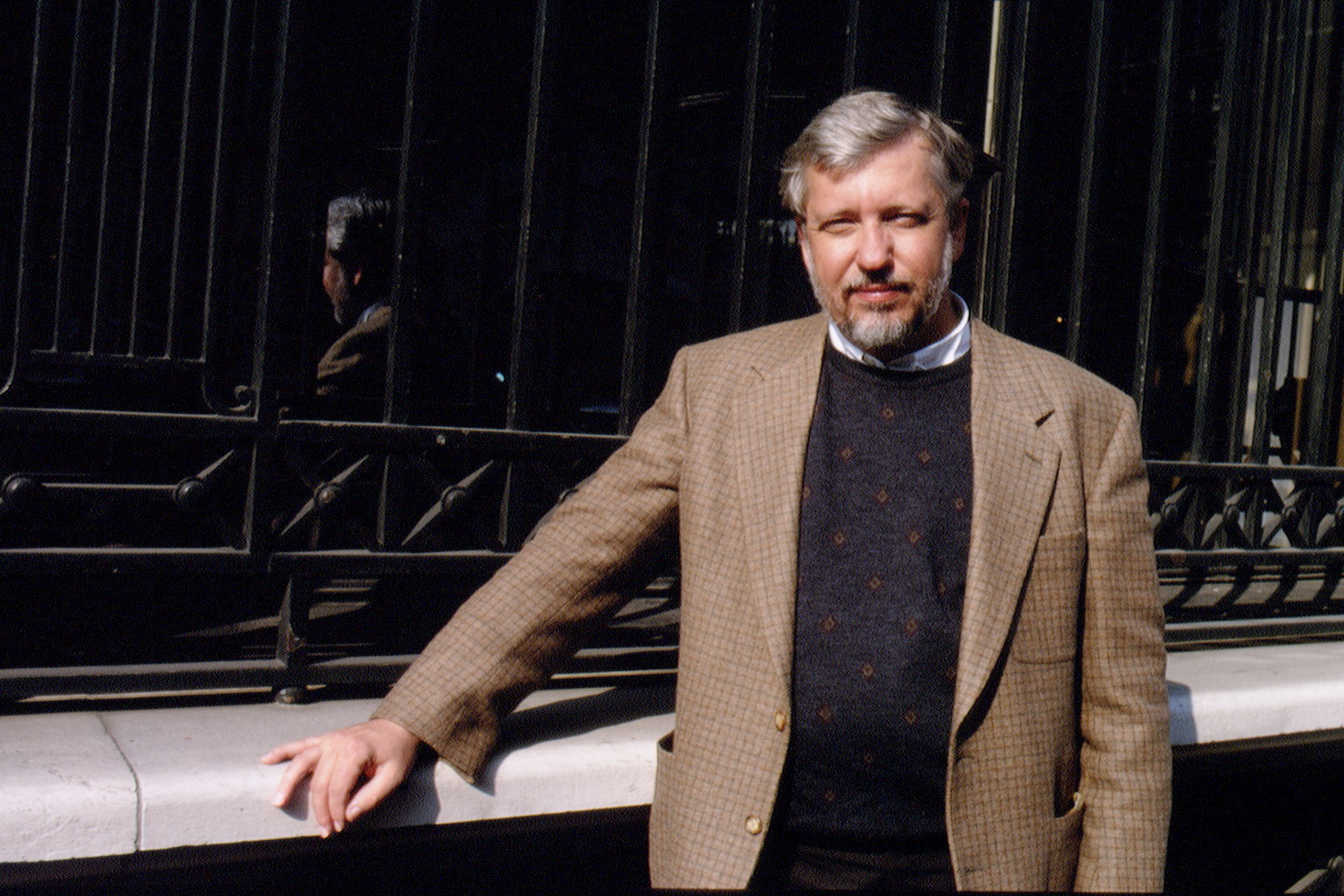 'Hyperion' author Daniel Simmons dead at 77