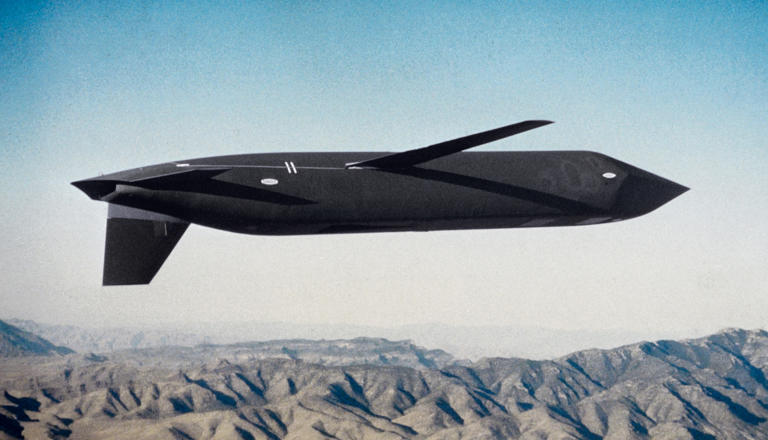 The US Air Force's latest X-plane looks like a missile — that shoots ...