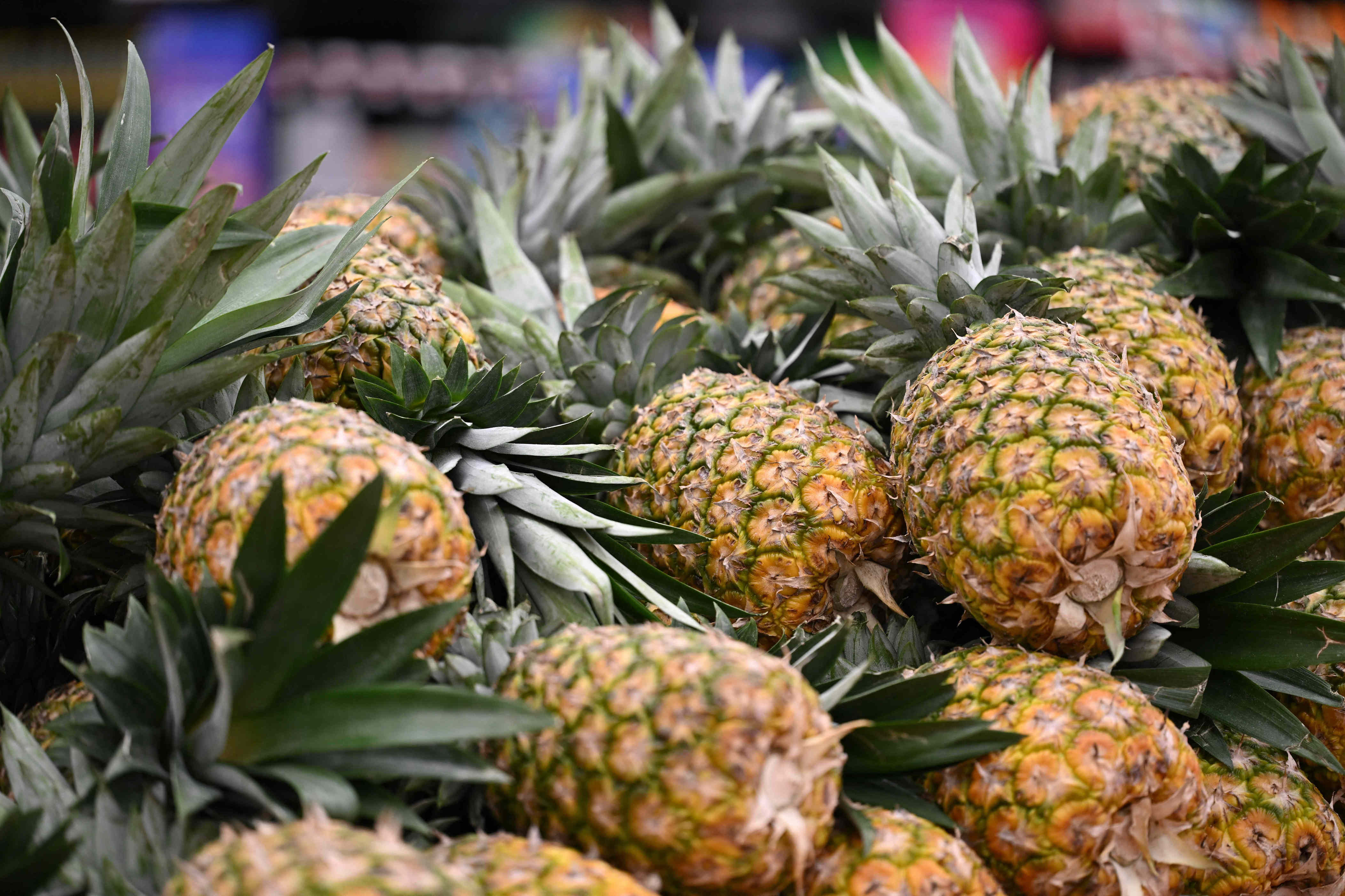 4 foolproof tips to pick the best pineapple every time