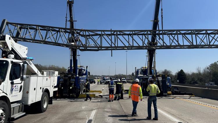 All lanes reopen on I-10 over Neches River after two separate incidents ...