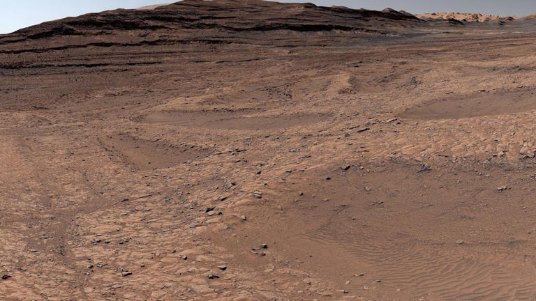 Curiosity rover finds clues to Mars' watery past in rocky 'spiderwebs'