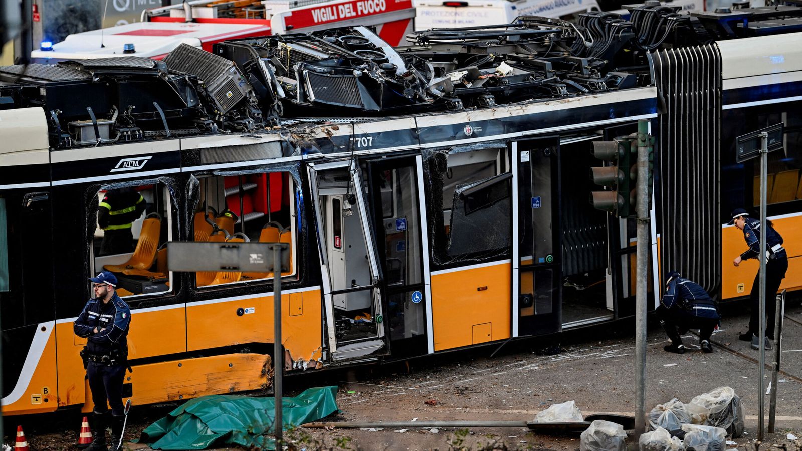 Al menos dos muertos y 37 heridos en Milán (Italia) al estrellarse un ...